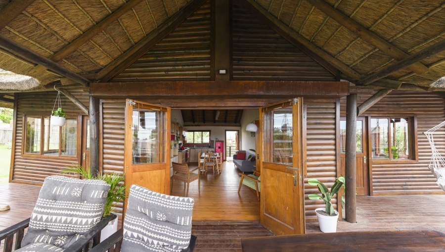 2 Bedroom Property for Sale in Wavecrest Eastern Cape